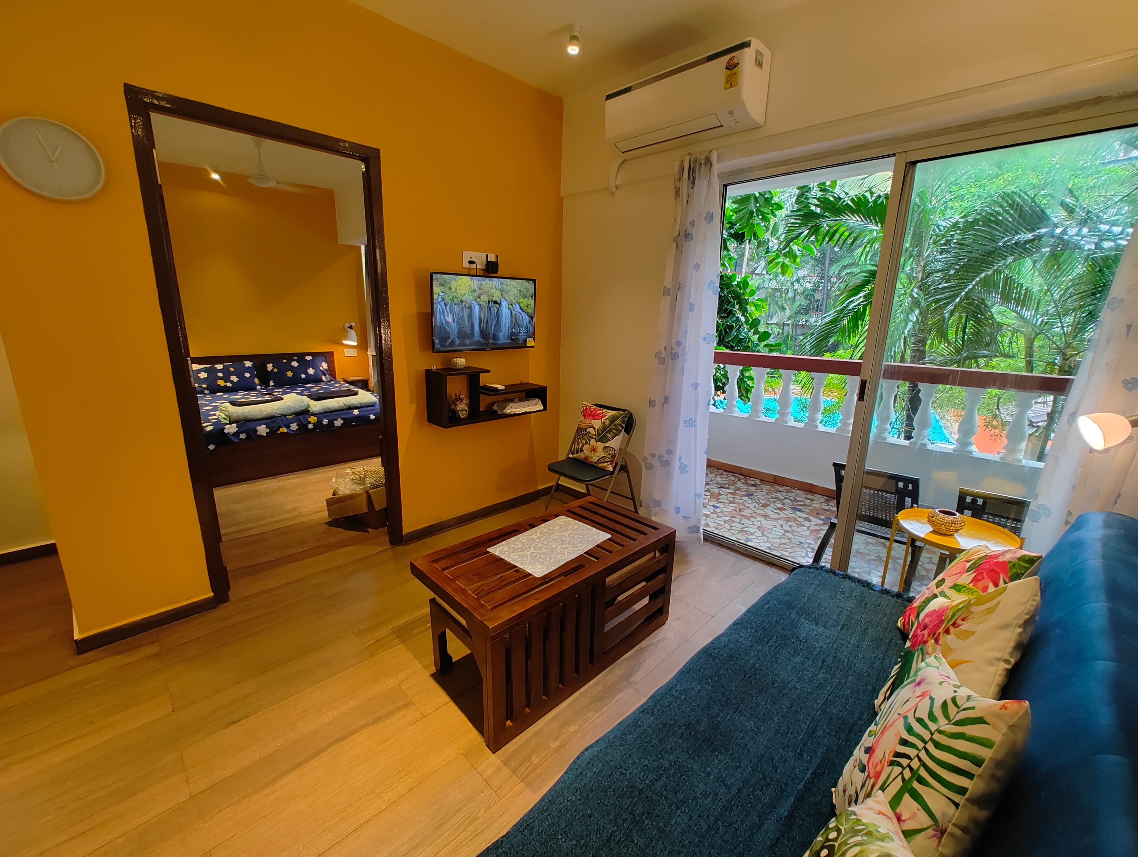 Mello Rosa living room